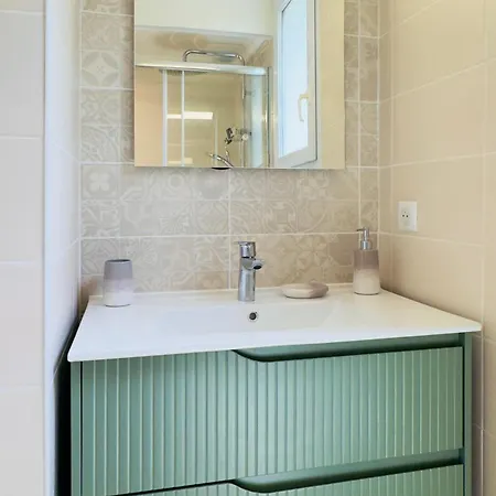 Апартаменты Les Restanques Vue Bastide Rez Jardin 3021