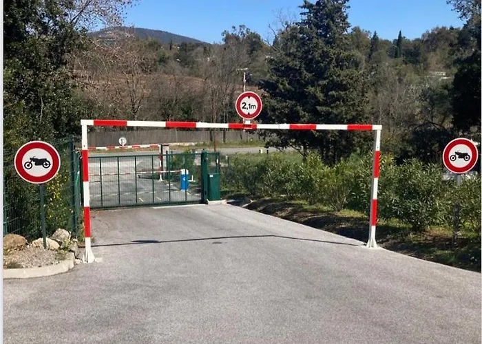Les Restanques Vue Bastide Rez Jardin 3021 شقة *